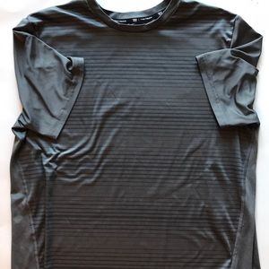 Men’s Medium Tek Gear Shirt